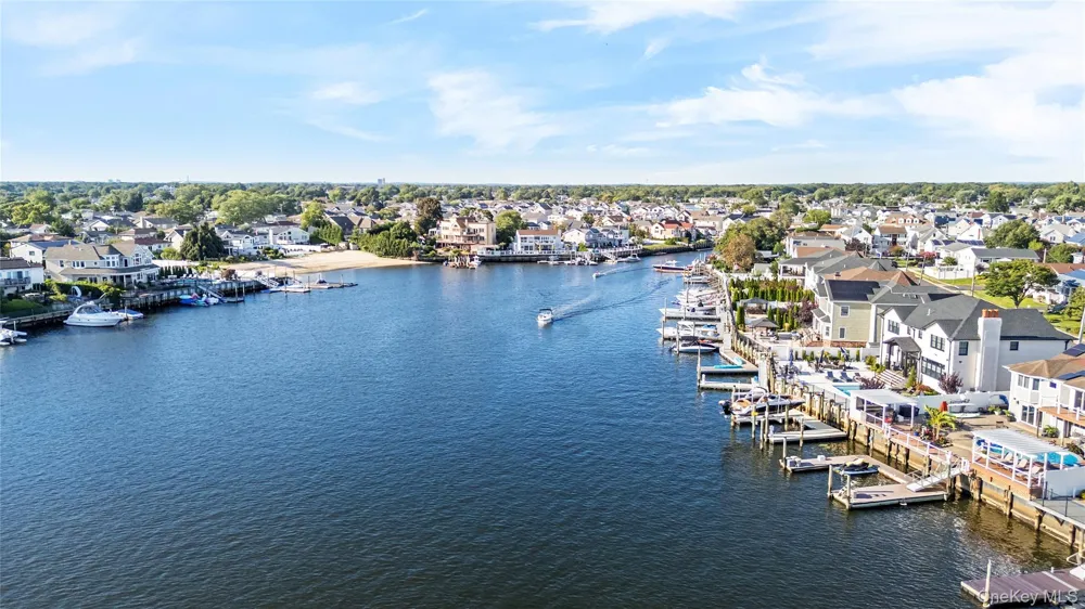 2718 Riverside Drive Wantagh, NY 11793