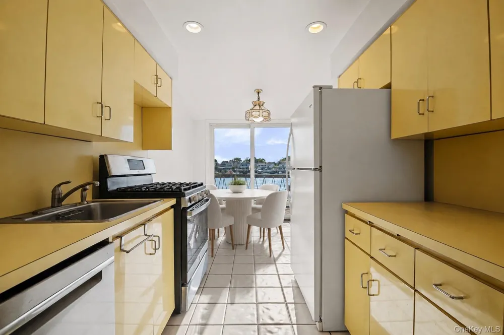 2718 Riverside Drive Wantagh, NY 11793