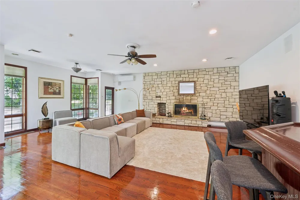 1 Engineers Road Roslyn, NY 11576