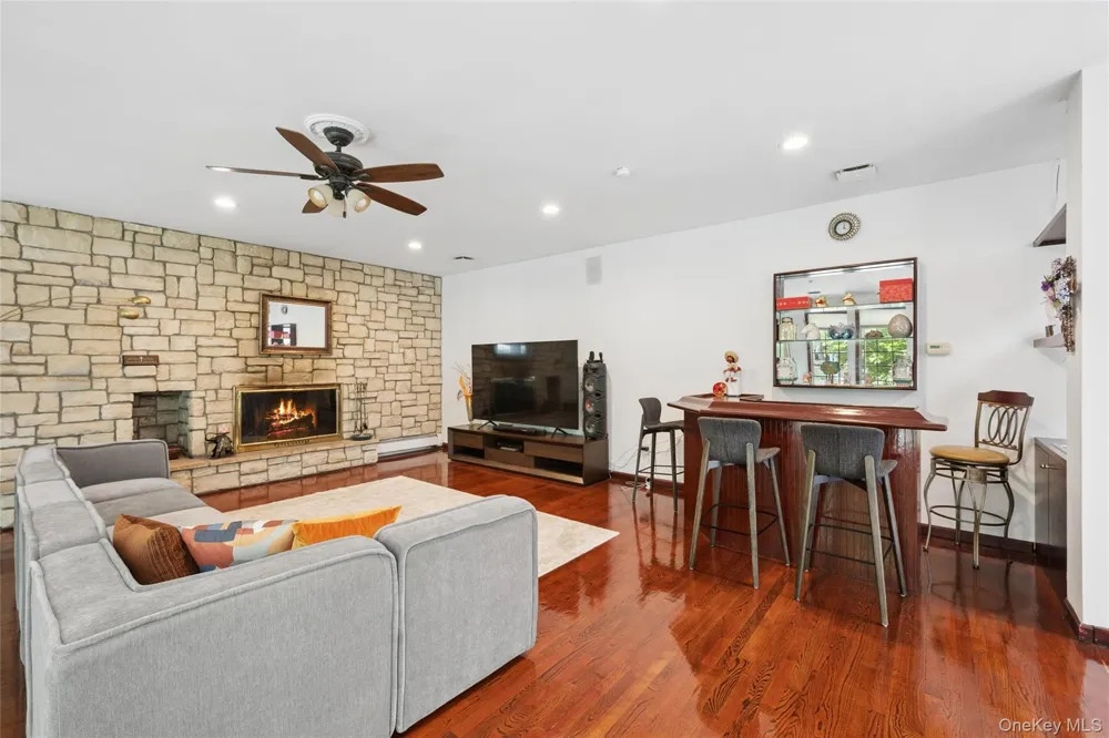 1 Engineers Road Roslyn, NY 11576