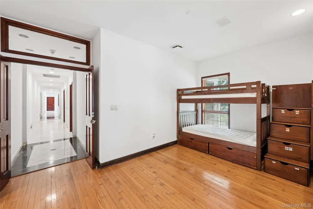 1 Engineers Road Roslyn, NY 11576