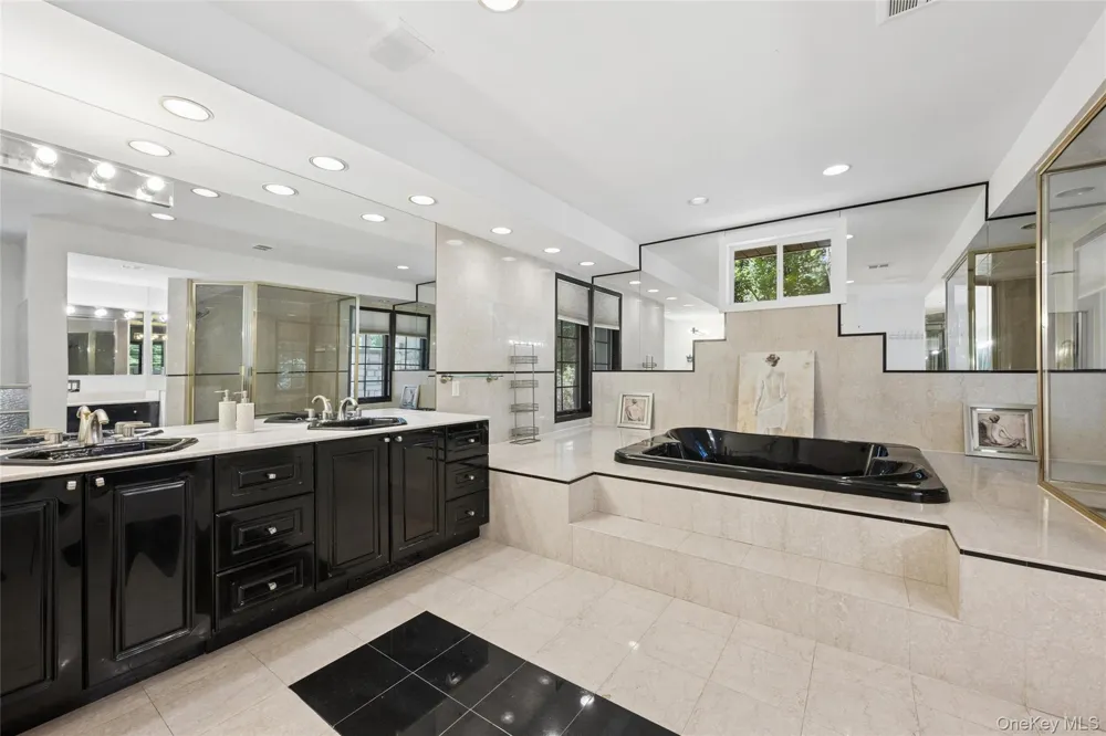 1 Engineers Road Roslyn, NY 11576