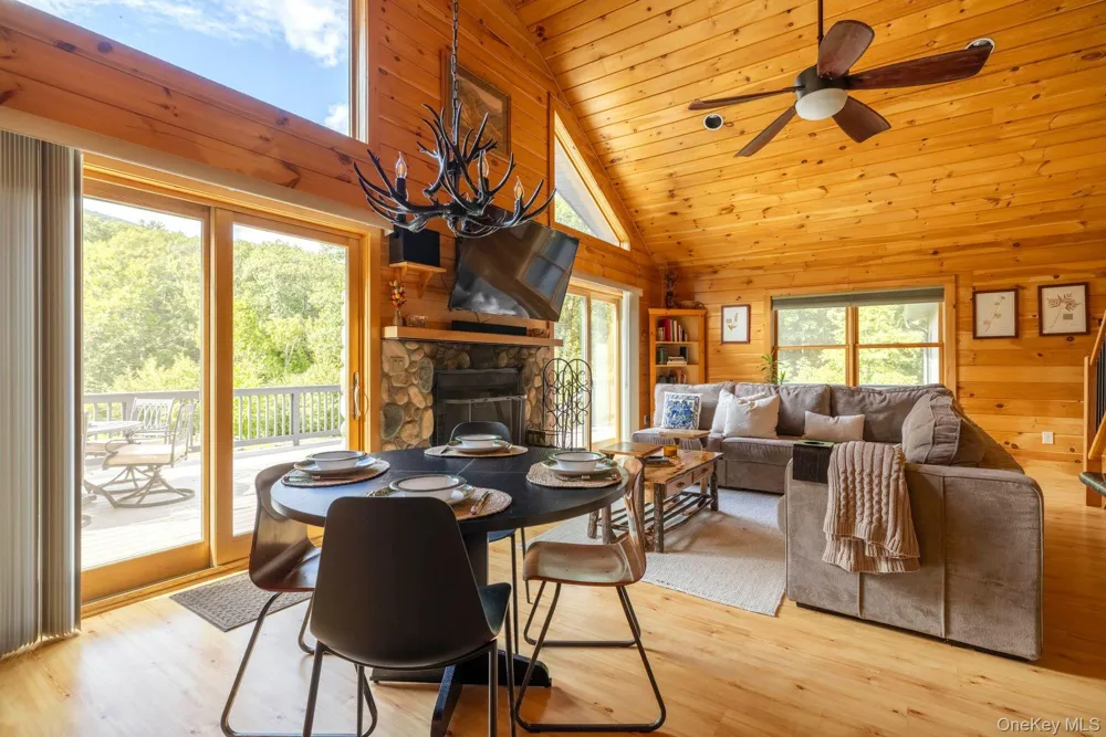 61 Woodland Falls Road Saugerties, NY 12477