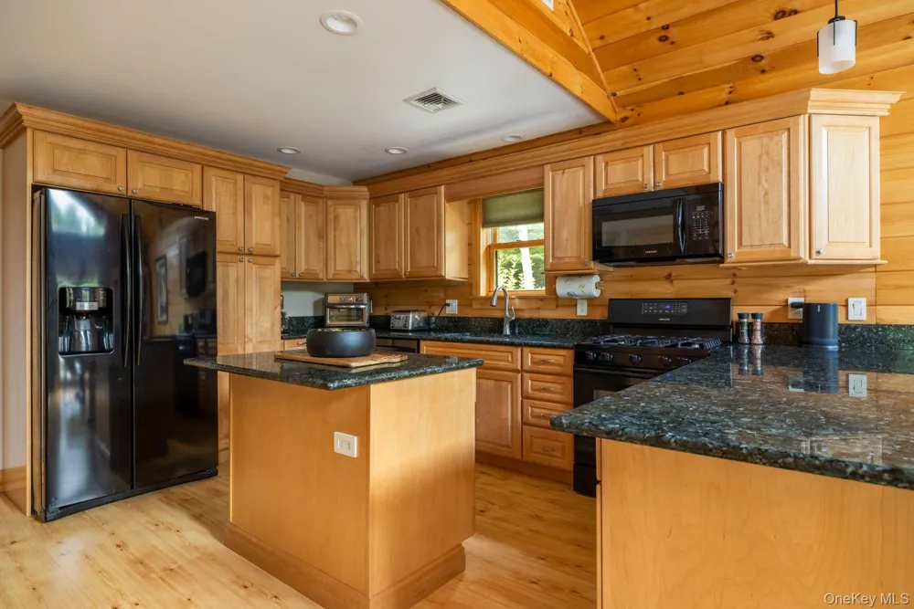 61 Woodland Falls Road Saugerties, NY 12477