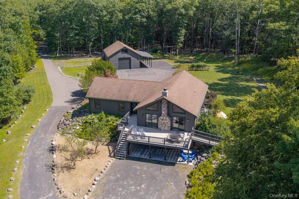 61 Woodland Falls Road Saugerties, NY 12477