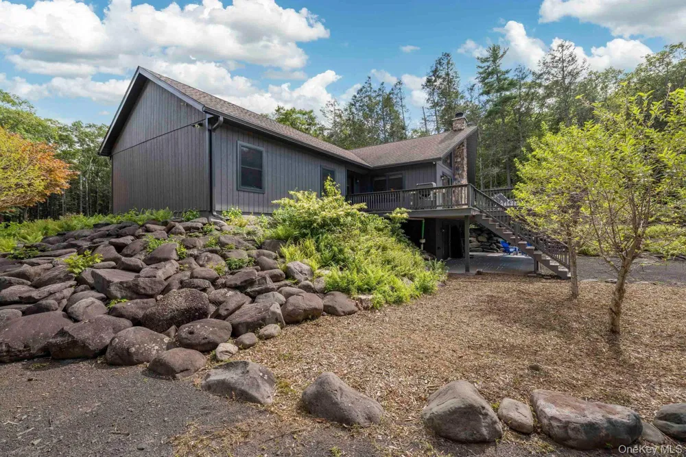 61 Woodland Falls Road Saugerties, NY 12477