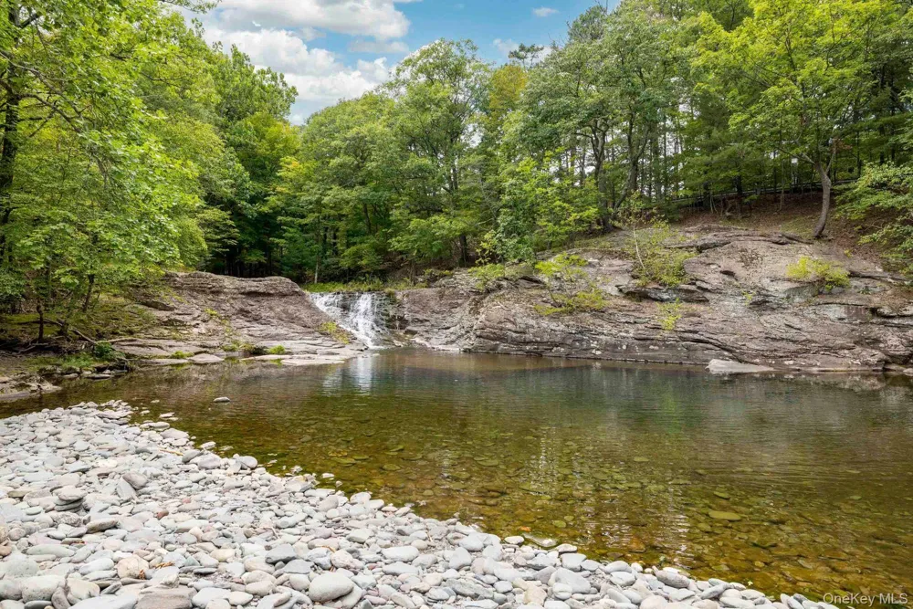 61 Woodland Falls Road Saugerties, NY 12477