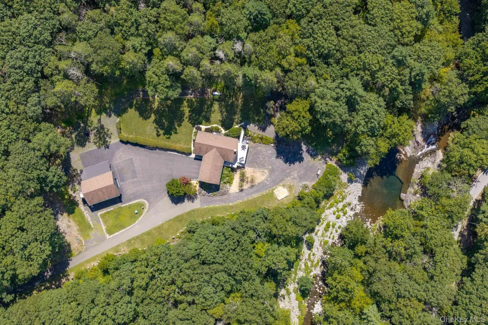 61 Woodland Falls Road Saugerties, NY 12477