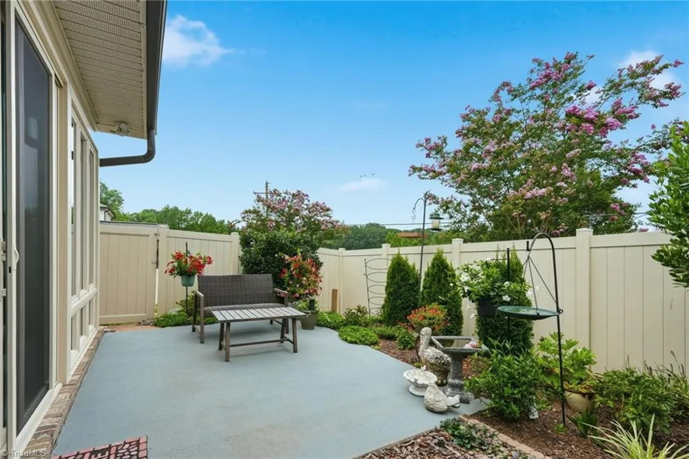 1009 Beechcrest Drive Kernersville, NC 27284