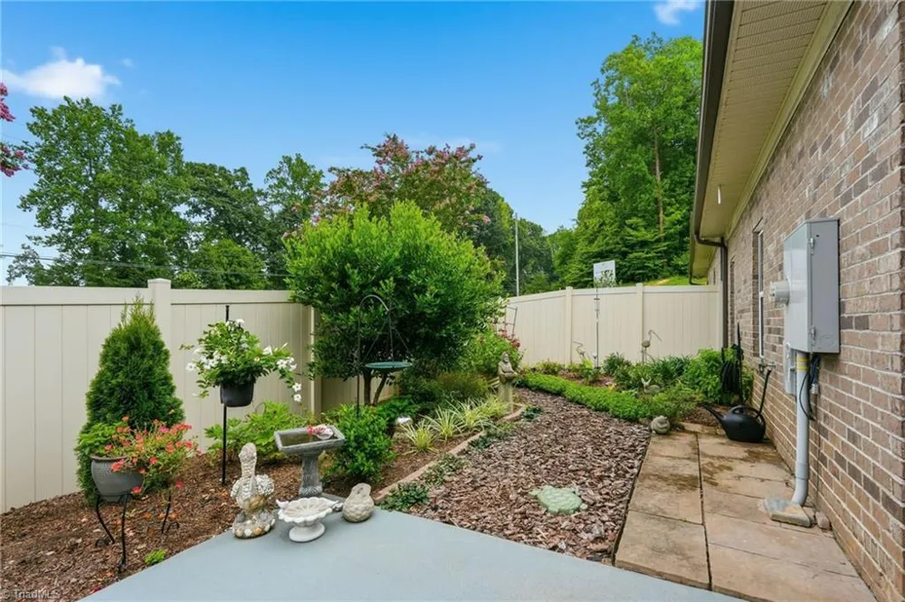 1009 Beechcrest Drive Kernersville, NC 27284