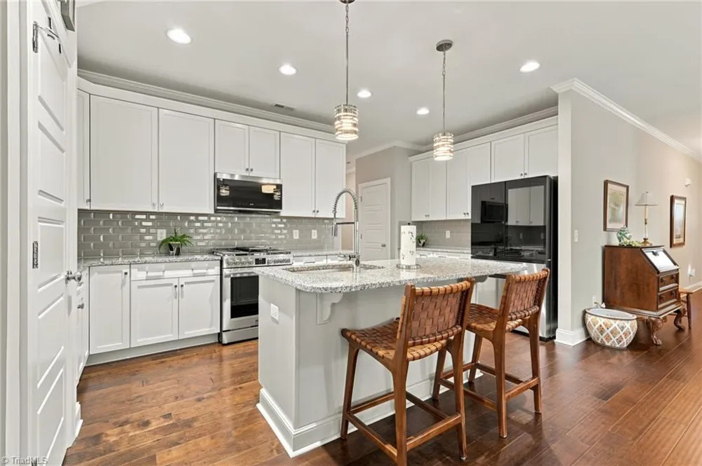 1009 Beechcrest Drive Kernersville, NC 27284