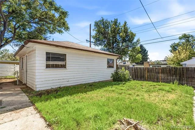 2309 Oakland Street Aurora, CO 80010
