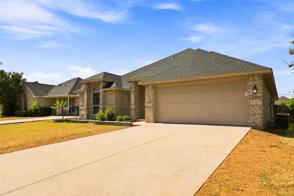 627 Brenna Road Waxahachie, TX 75165