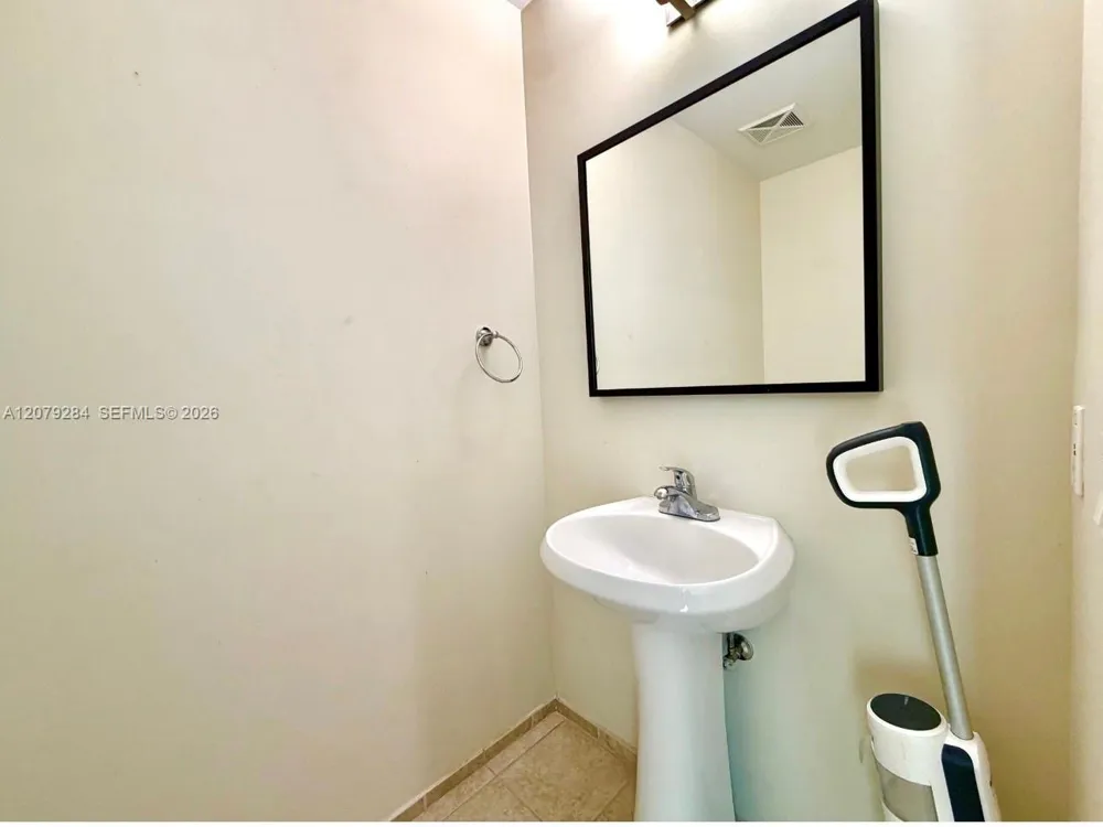 60 SW 13th St #1808 Miami, FL 33130