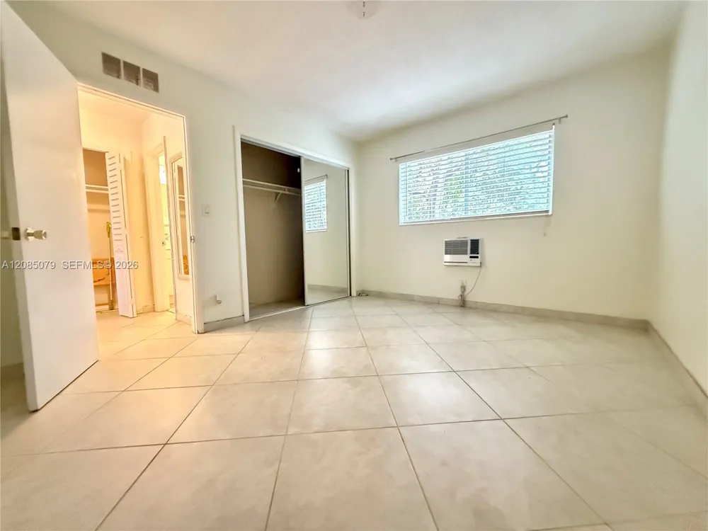 22 SE 3rd Ter #7 Dania Beach, FL 33004