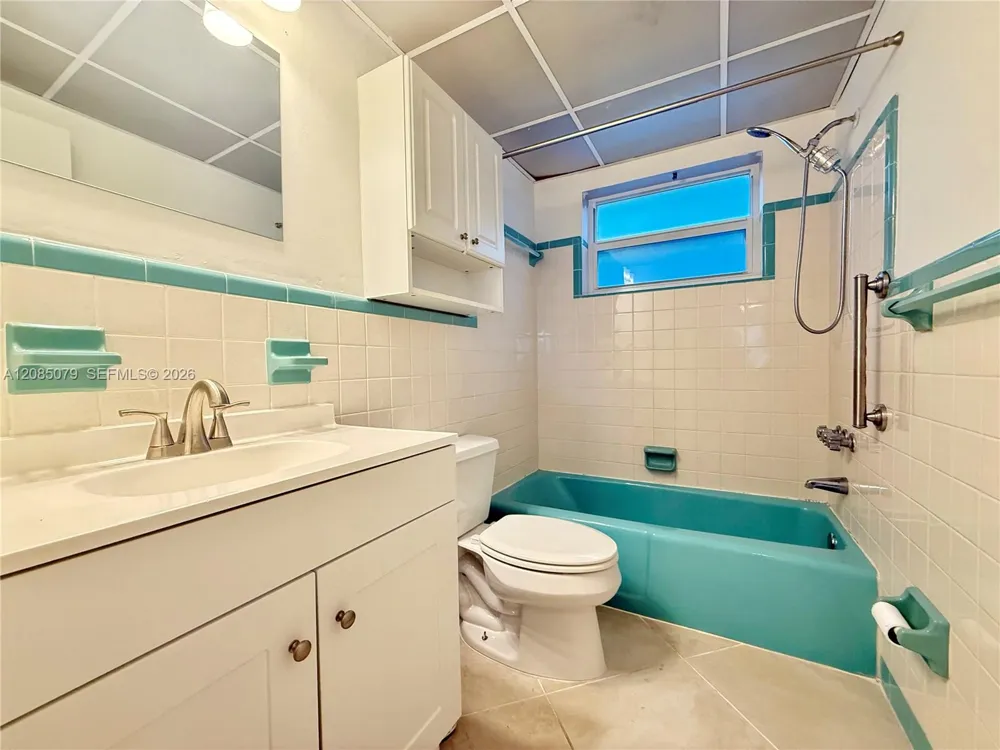 22 SE 3rd Ter #7 Dania Beach, FL 33004