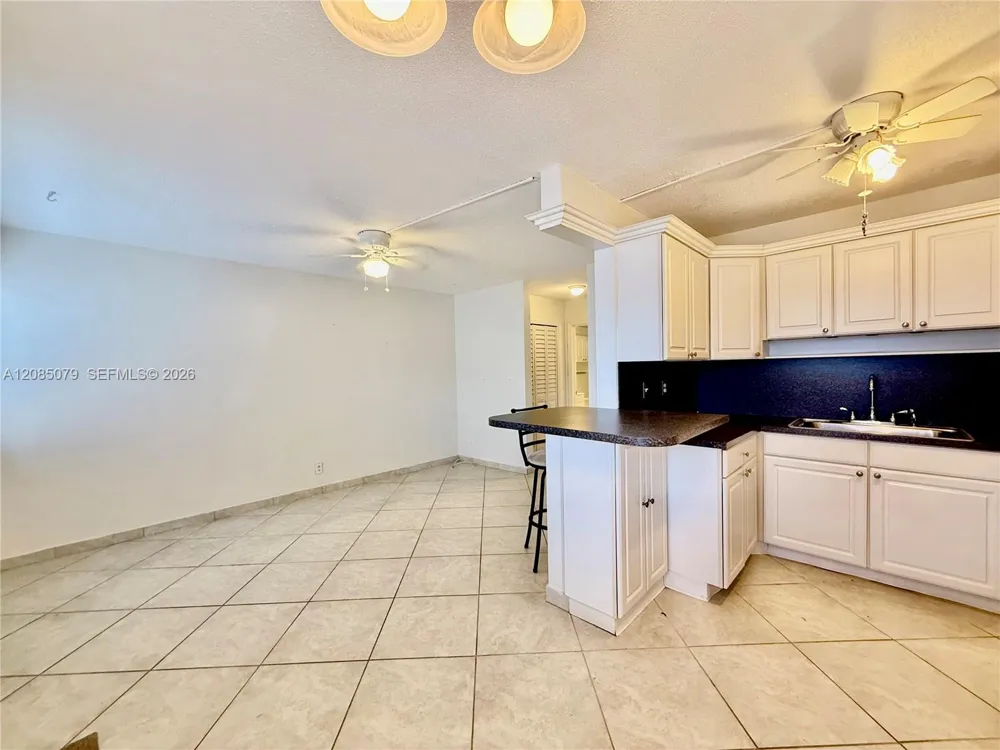 22 SE 3rd Ter #7 Dania Beach, FL 33004
