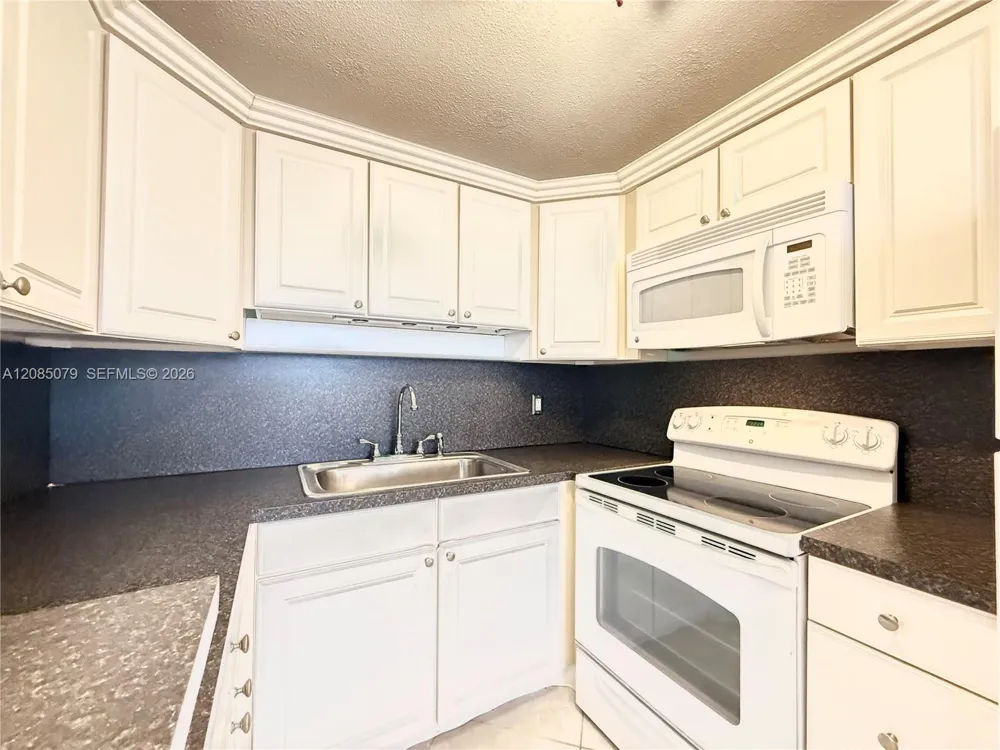 22 SE 3rd Ter #7 Dania Beach, FL 33004