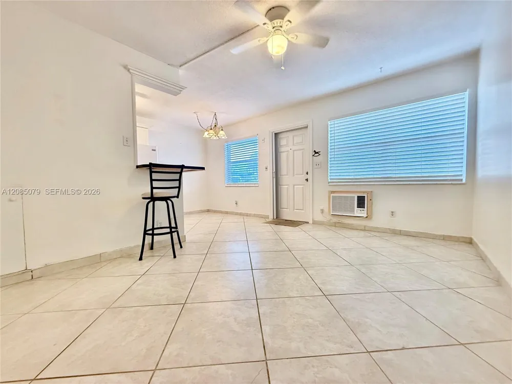 22 SE 3rd Ter #7 Dania Beach, FL 33004
