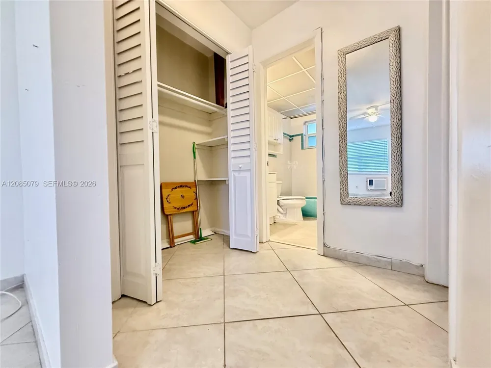 22 SE 3rd Ter #7 Dania Beach, FL 33004