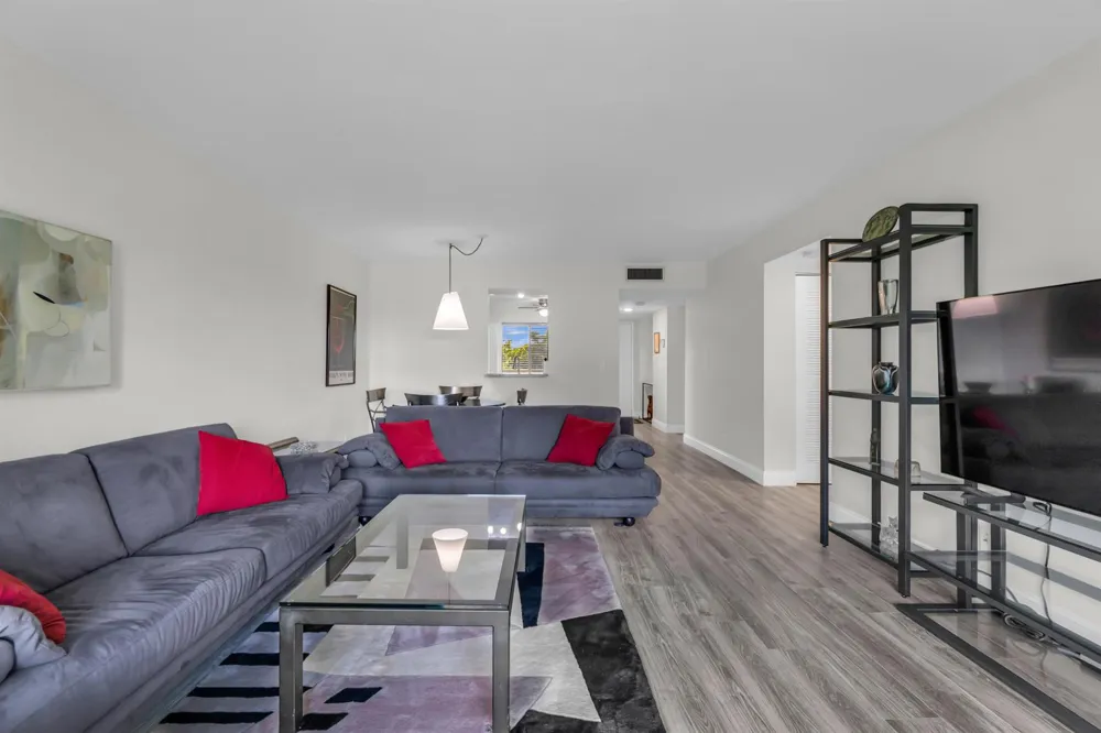 7267 HUNTINGTON LANE #403 Delray Beach, FL 33446
