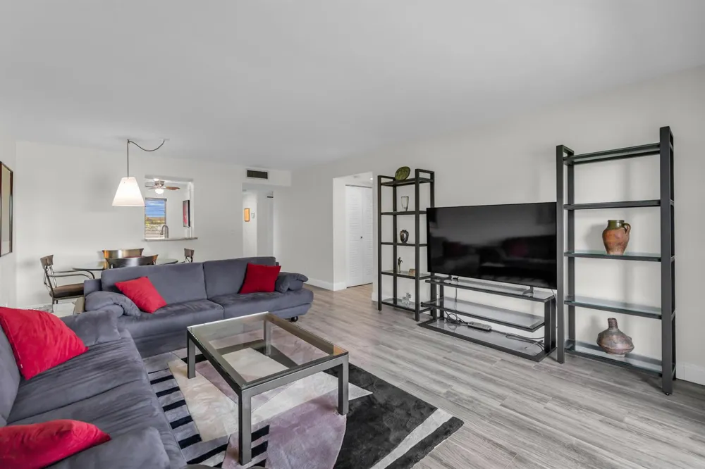 7267 HUNTINGTON LANE #403 Delray Beach, FL 33446