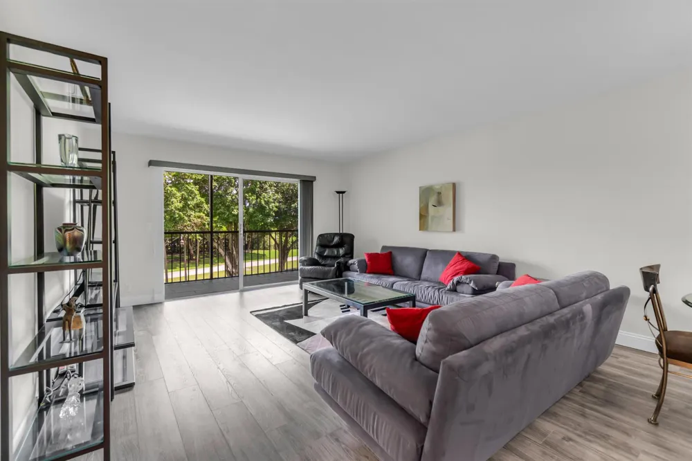 7267 HUNTINGTON LANE #403 Delray Beach, FL 33446