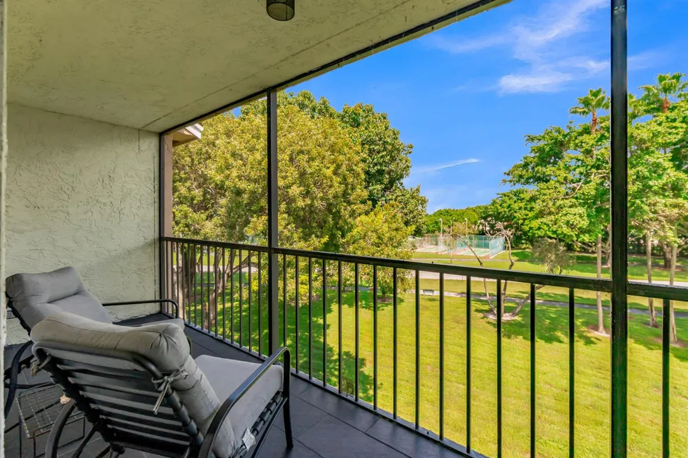 7267 HUNTINGTON LANE #403 Delray Beach, FL 33446
