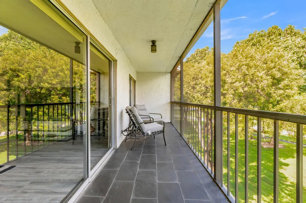 7267 HUNTINGTON LANE #403 Delray Beach, FL 33446