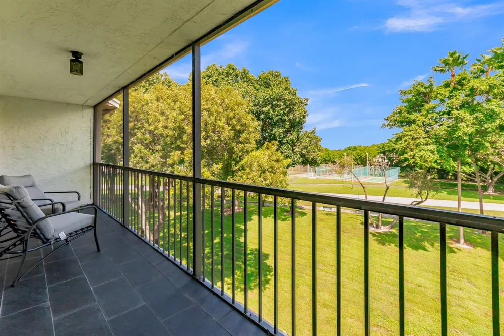 7267 HUNTINGTON LANE #403 Delray Beach, FL 33446