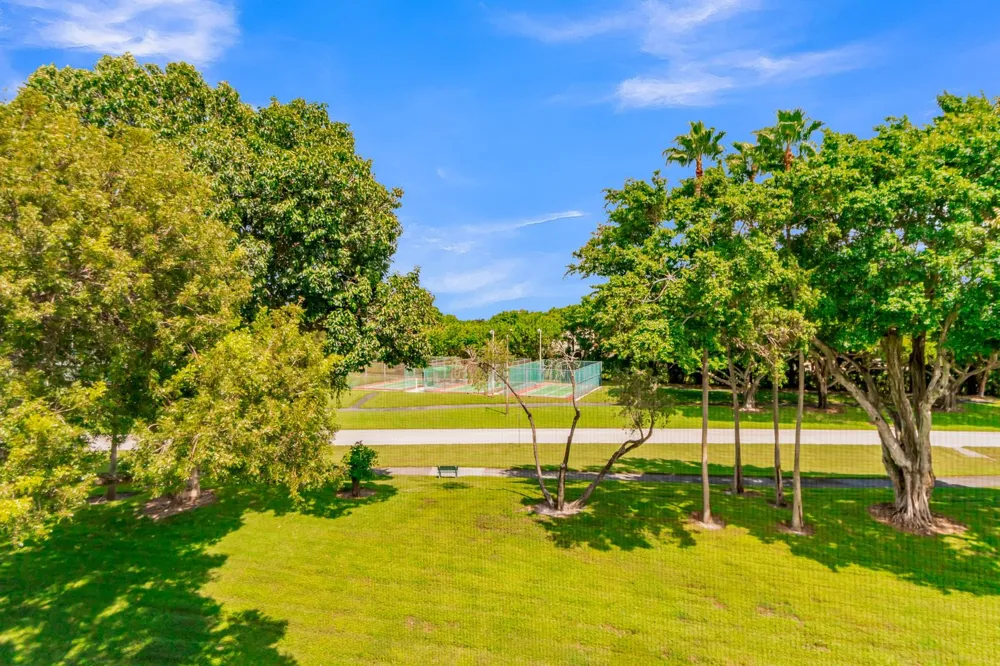 7267 HUNTINGTON LANE #403 Delray Beach, FL 33446