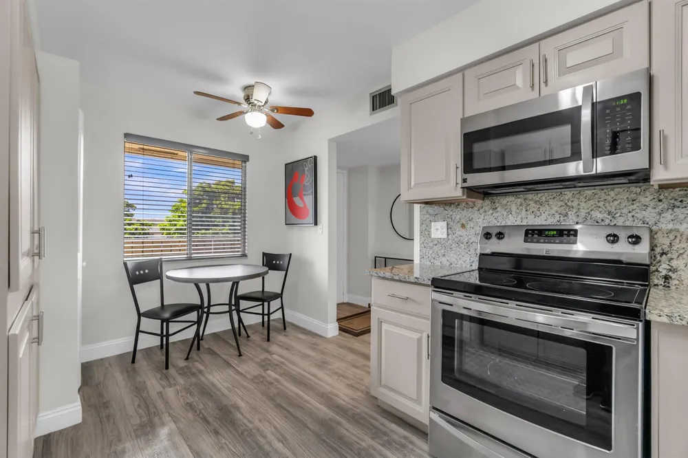 7267 HUNTINGTON LANE #403 Delray Beach, FL 33446