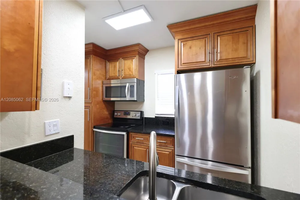909 Twin Lakes Dr #3-F Coral Springs, FL 33071