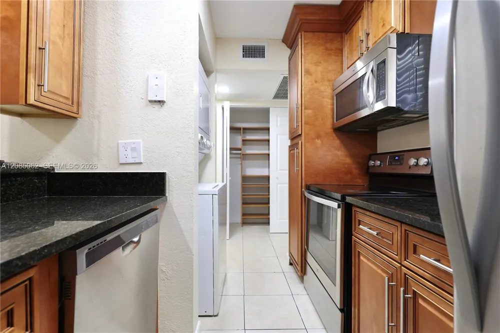909 Twin Lakes Dr #3-F Coral Springs, FL 33071