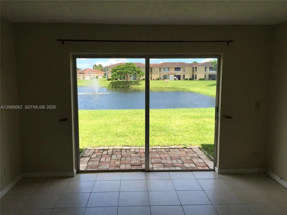 909 Twin Lakes Dr #3-F Coral Springs, FL 33071