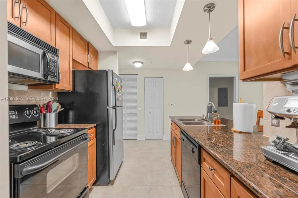 2000 Bayshore Dr #408 Miami, FL 33137