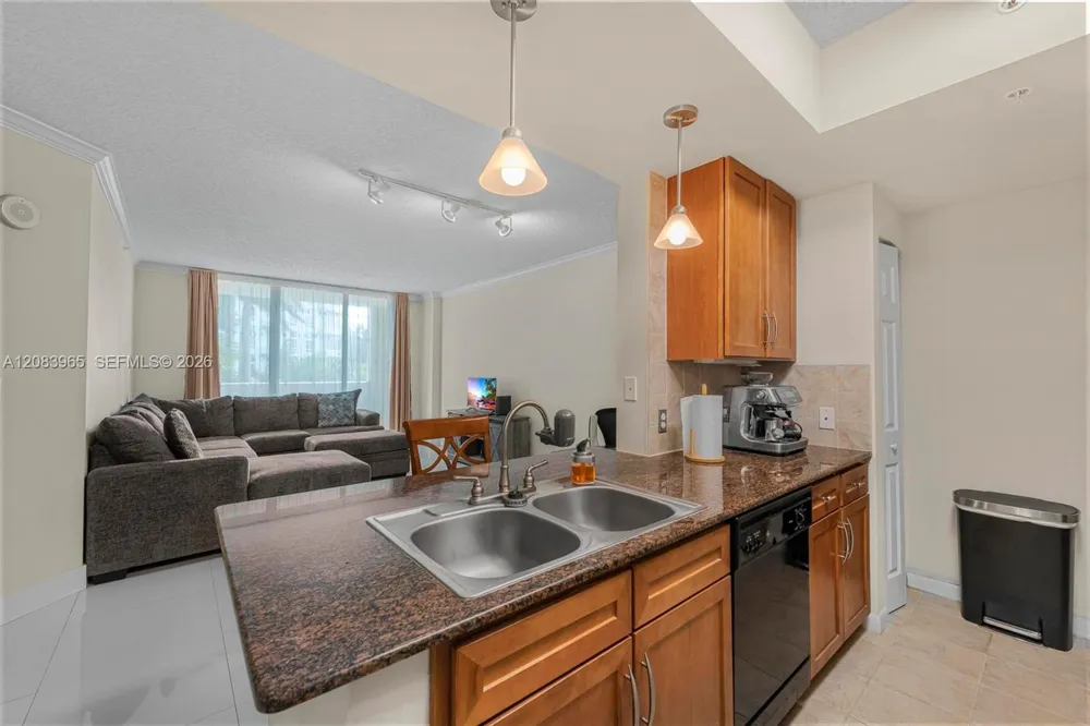 2000 Bayshore Dr #408 Miami, FL 33137