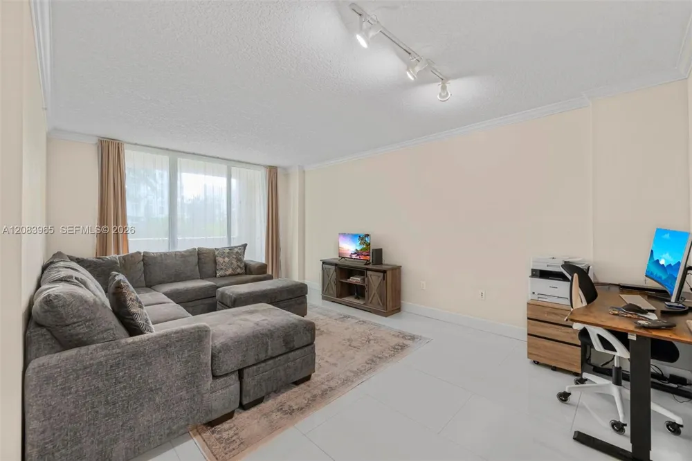 2000 Bayshore Dr #408 Miami, FL 33137
