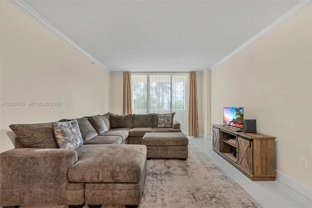 2000 Bayshore Dr #408 Miami, FL 33137