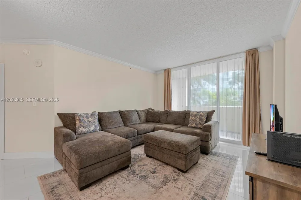 2000 Bayshore Dr #408 Miami, FL 33137