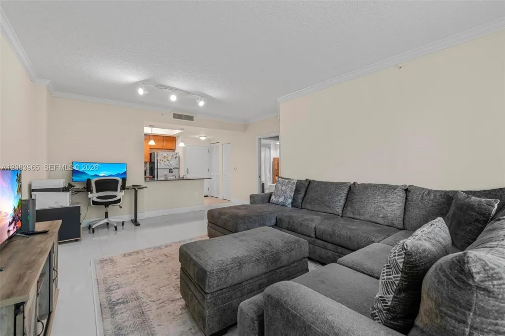 2000 Bayshore Dr #408 Miami, FL 33137