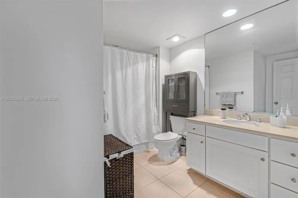 2000 Bayshore Dr #408 Miami, FL 33137