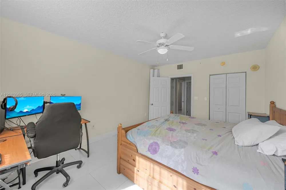 2000 Bayshore Dr #408 Miami, FL 33137