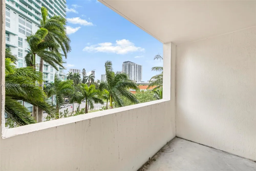 2000 Bayshore Dr #408 Miami, FL 33137