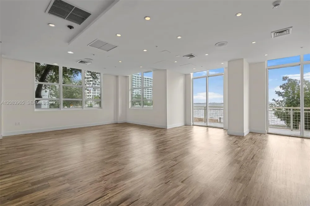 2000 Bayshore Dr #408 Miami, FL 33137