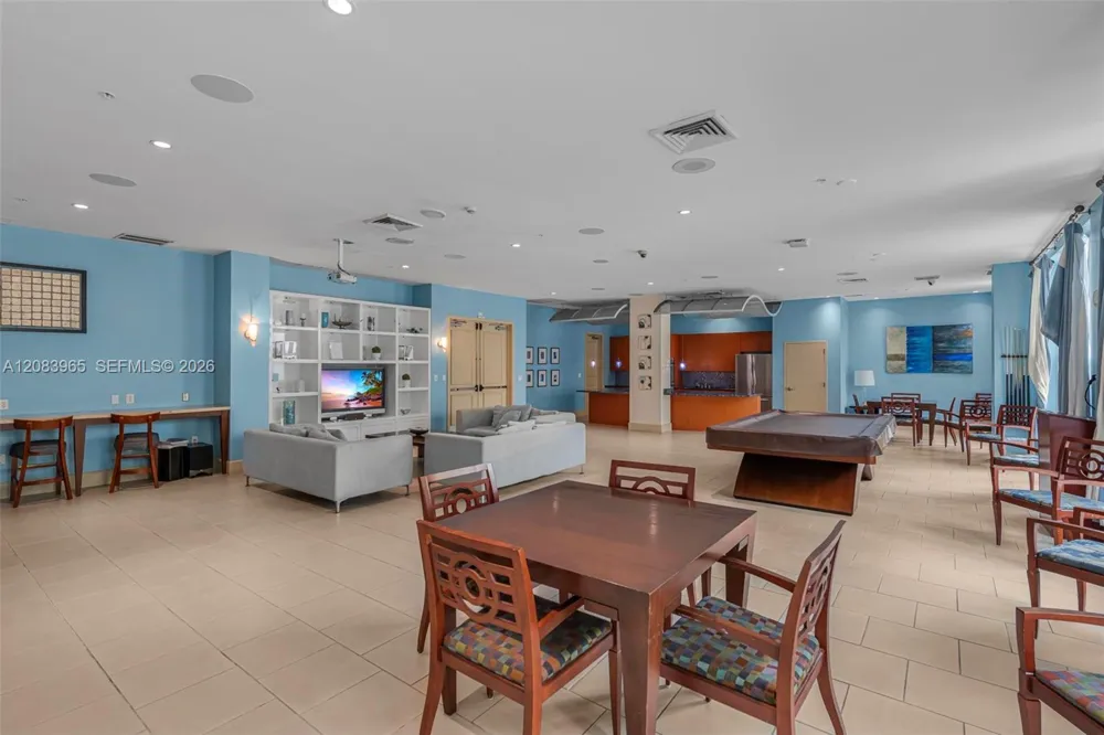 2000 Bayshore Dr #408 Miami, FL 33137