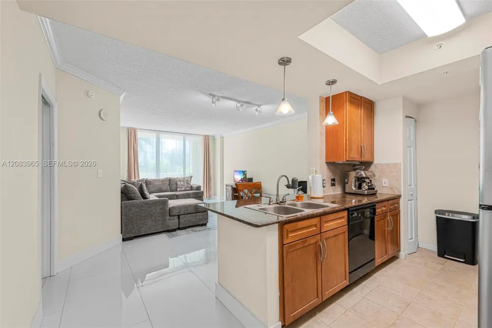 2000 Bayshore Dr #408 Miami, FL 33137