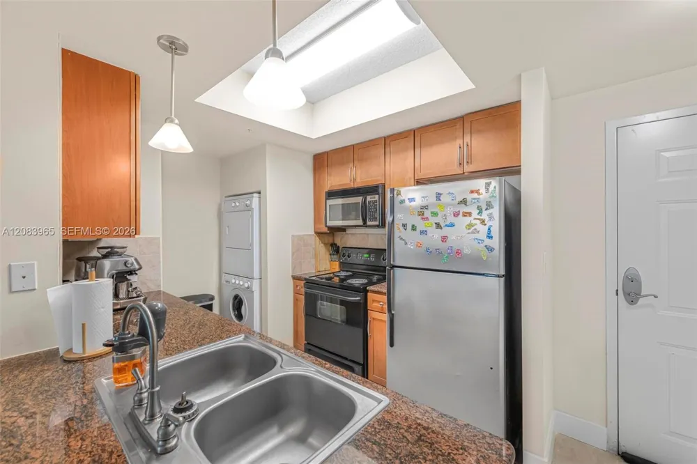 2000 Bayshore Dr #408 Miami, FL 33137