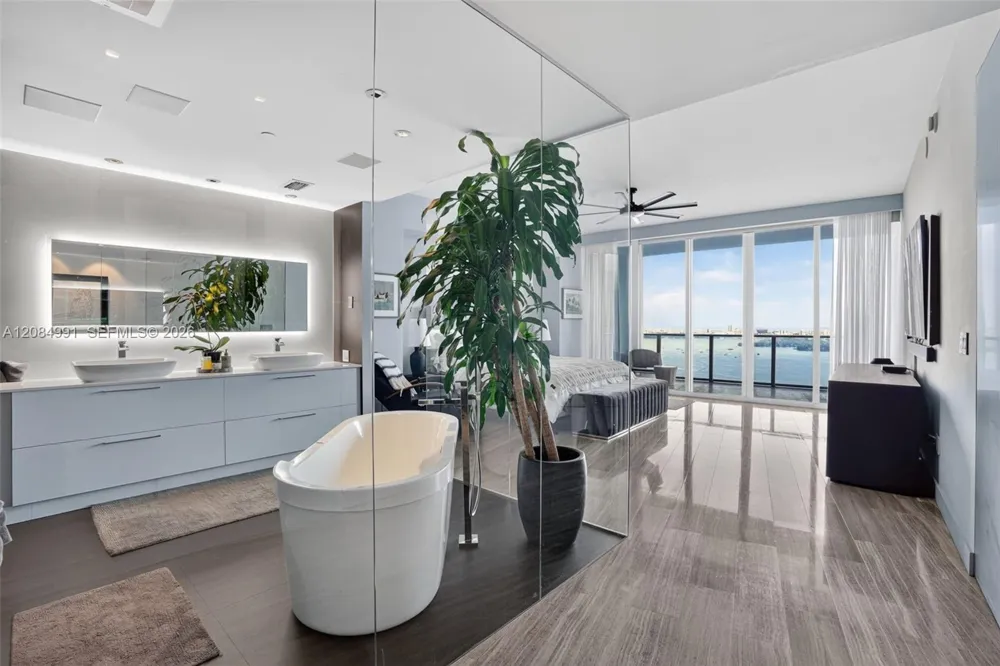 2020 Bayshore Dr #3708 Miami, FL 33137