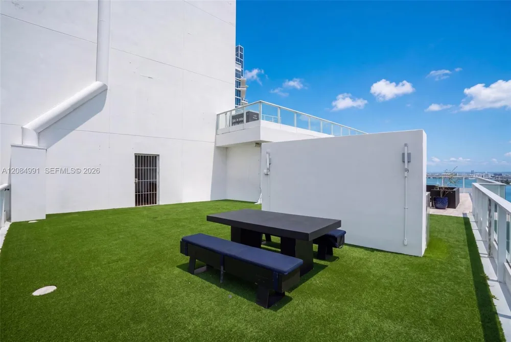 2020 Bayshore Dr #3708 Miami, FL 33137
